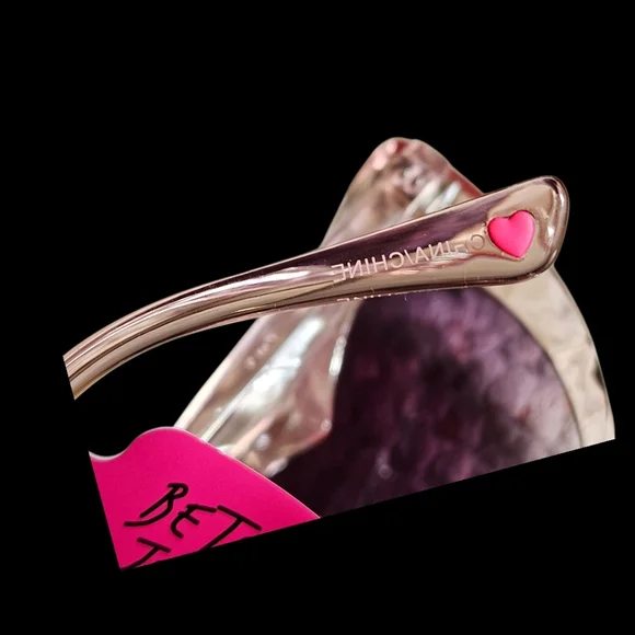 🕶 💕Betsey Johnson Pastel Pink Crystal Frame Heart Sunglasses - NWT - Picture 4 of 7